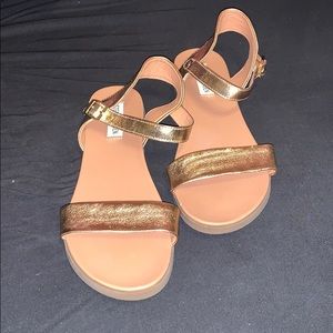ROSE GOLD STEVE MADDEN SANDALS
